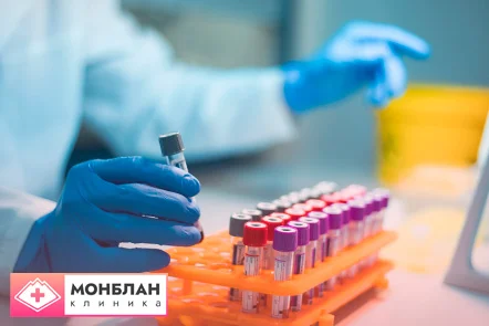 Врач исследует биоматериал Врач исследует биоматериал