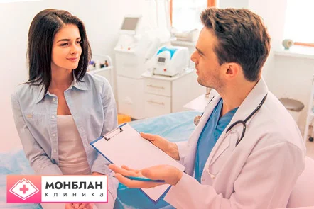 Диагностика на приеме Девушка на приеме у врача